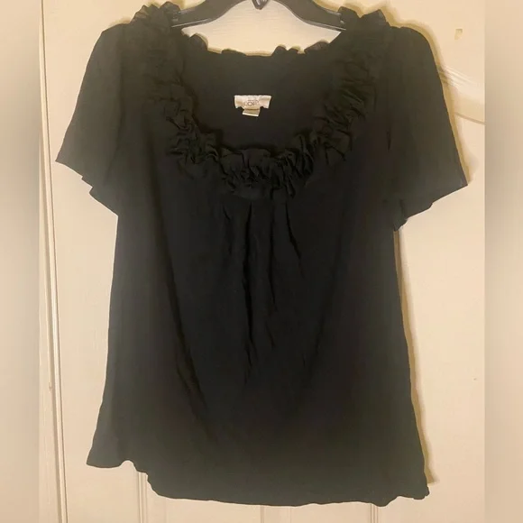 Ann Taylor Loft basic black ruffle neckline short sleeve top. - Picture 4 of 6